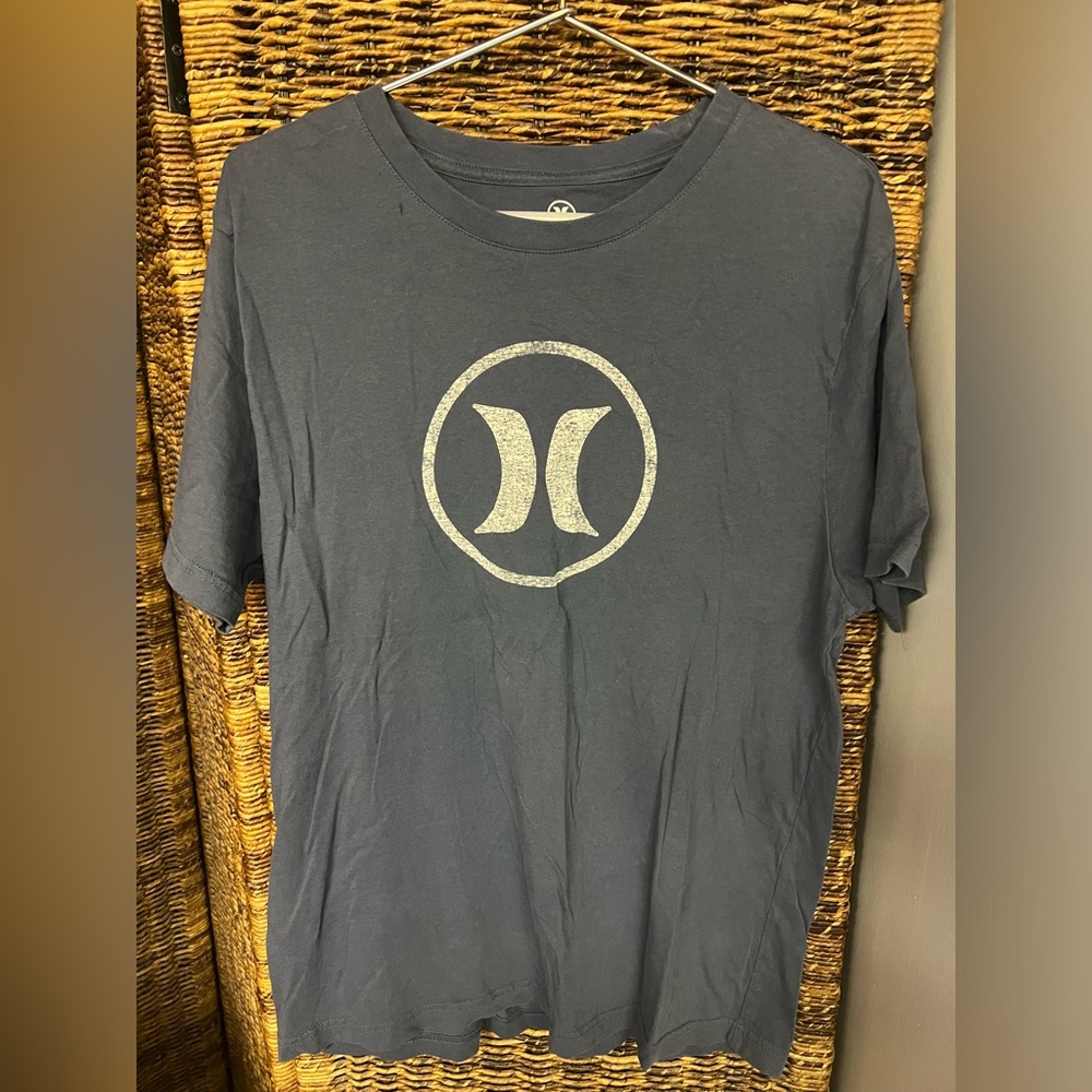 Hurley- Mens, Size: Medium, Pre- Owned, Small Spot near‎ collar